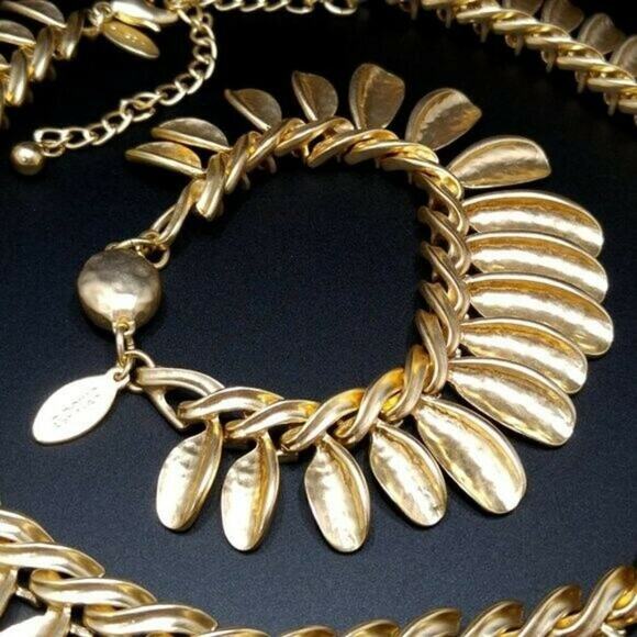 Chico's Gold Tone Hammered Leaves Feathers Necklace Bracelet Set, 20 In 7 1/2 In - Picture 9 of 10